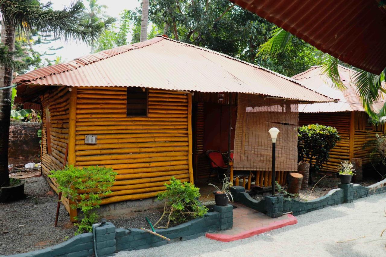 מלון ורקלה Kerala Bamboo House מראה חיצוני תמונה